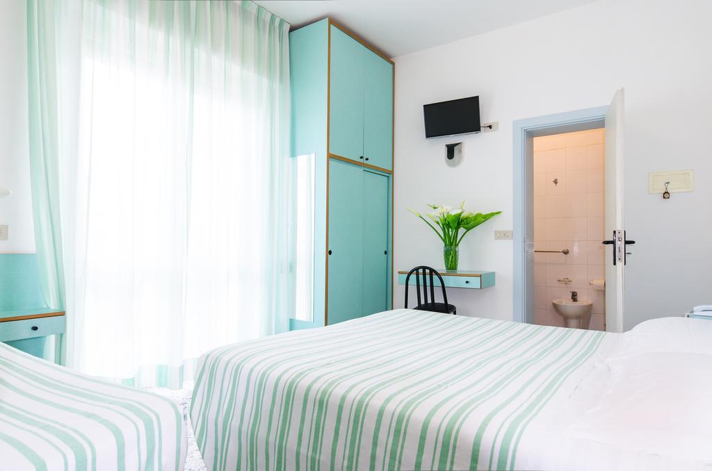 Hotel San Gottardo Риччоне Номер фото